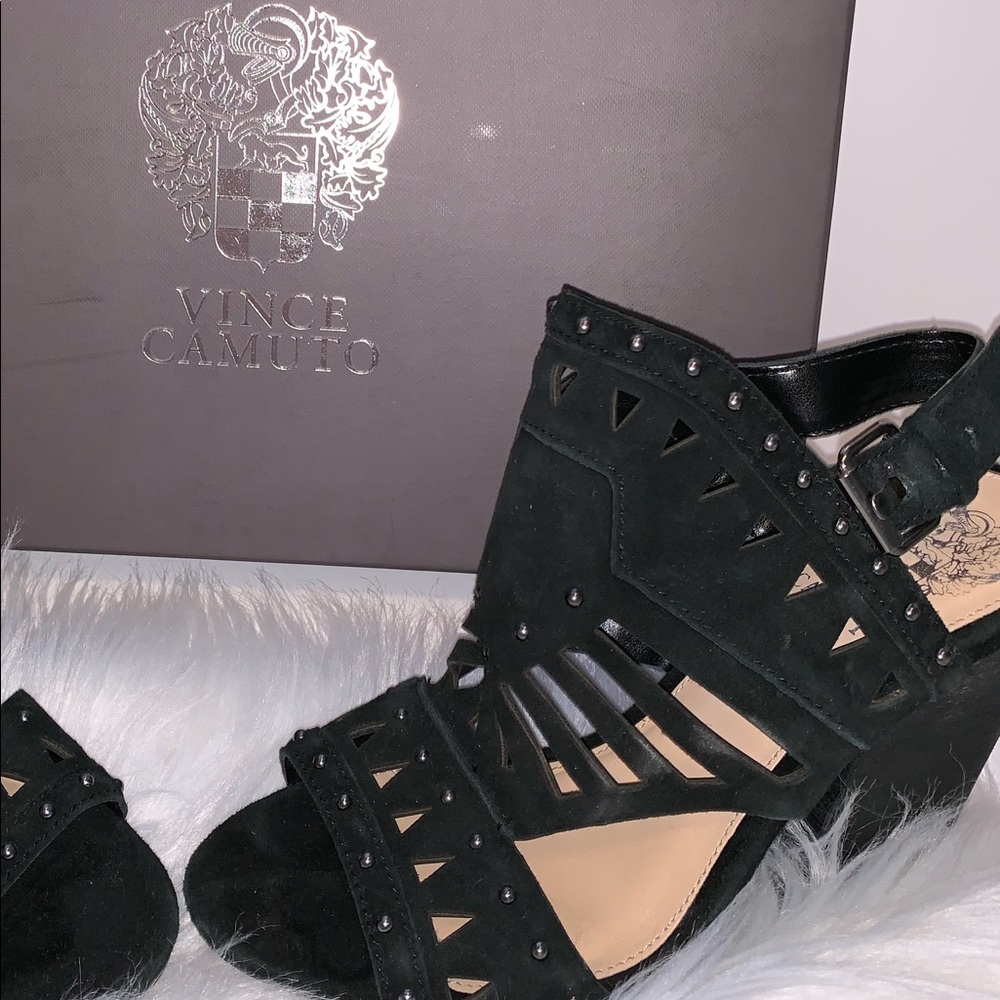 Vince Camuto  Reston Black studded Wedge size 6 - Picture 2 of 8